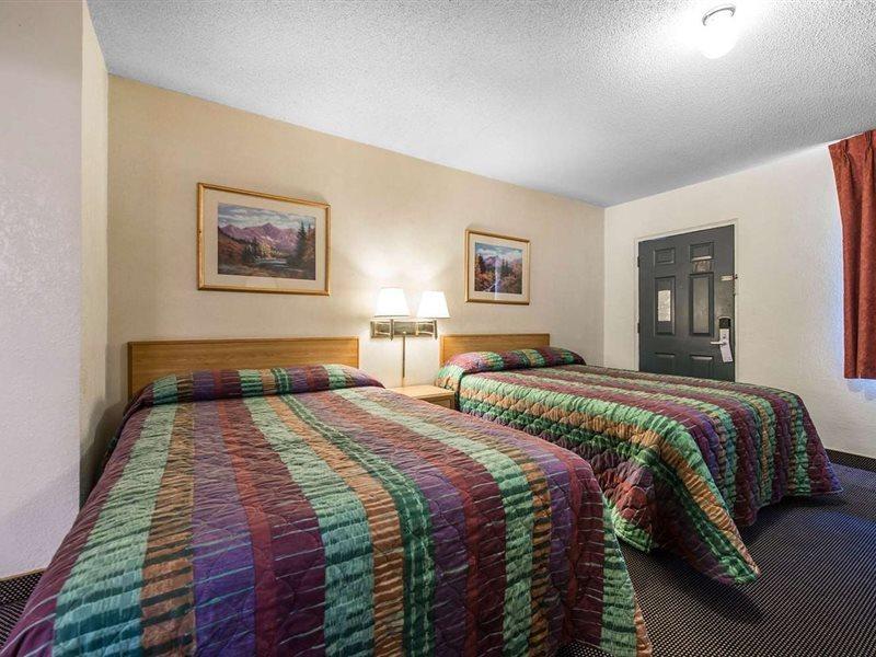 Rodeway Inn & Suites Colorado Springs Exterior foto