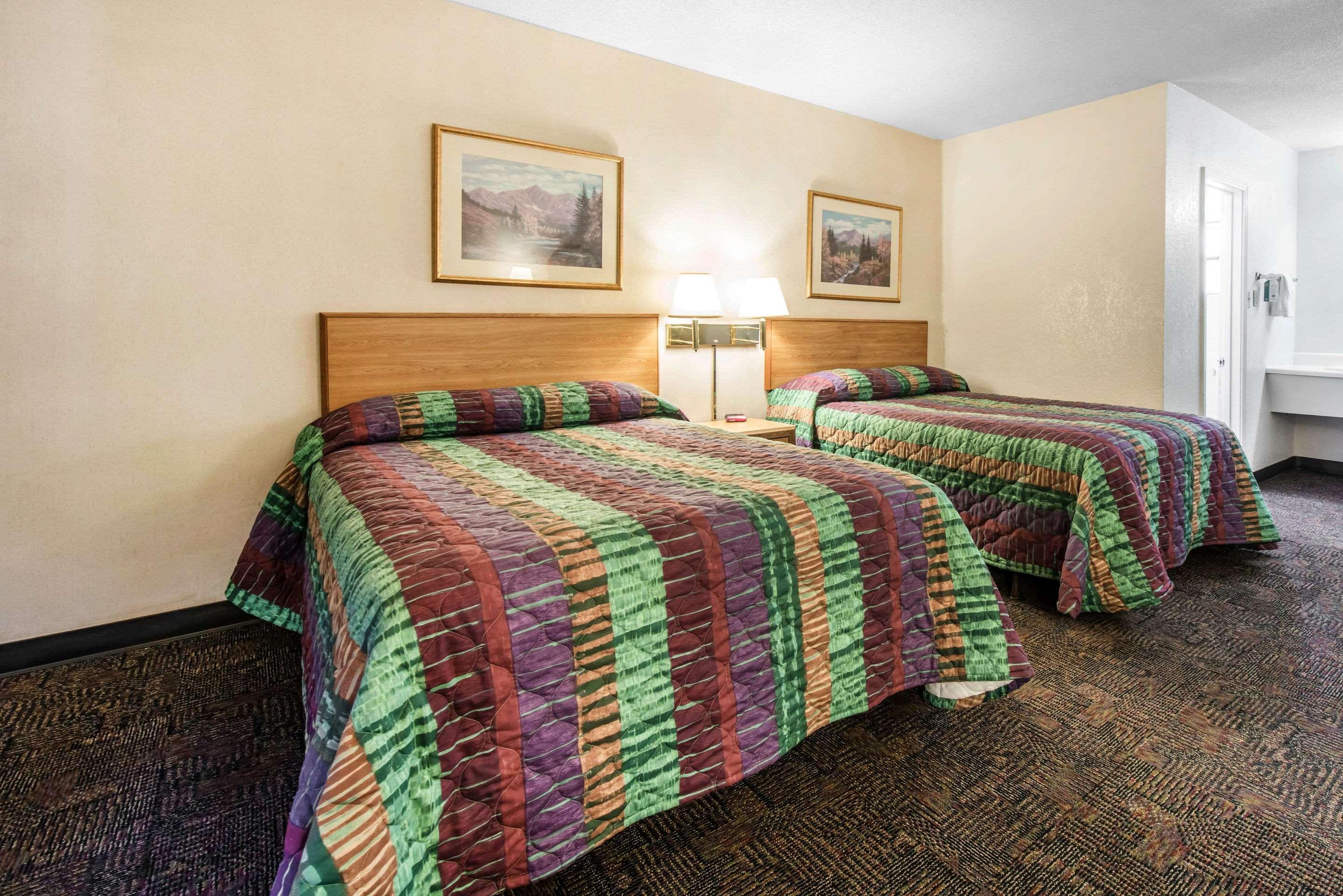 Rodeway Inn & Suites Colorado Springs Exterior foto