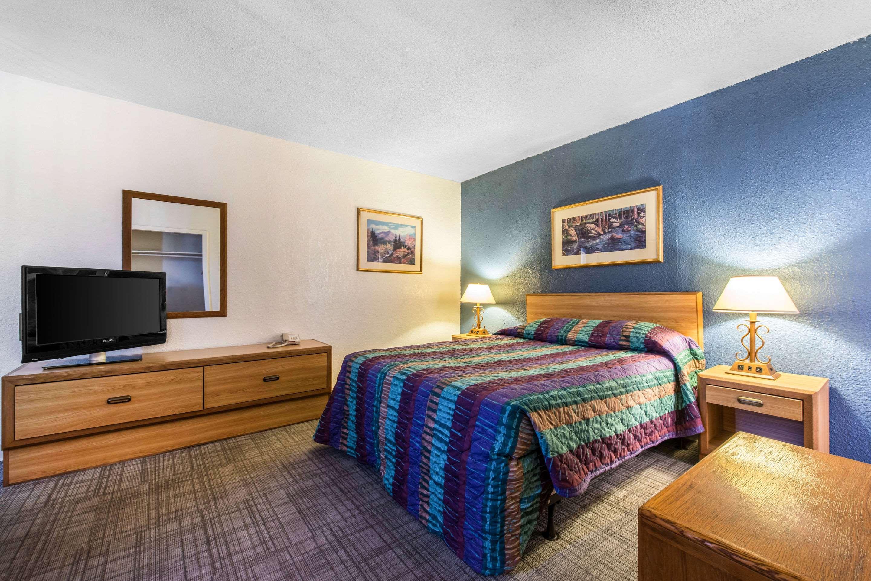 Rodeway Inn & Suites Colorado Springs Exterior foto