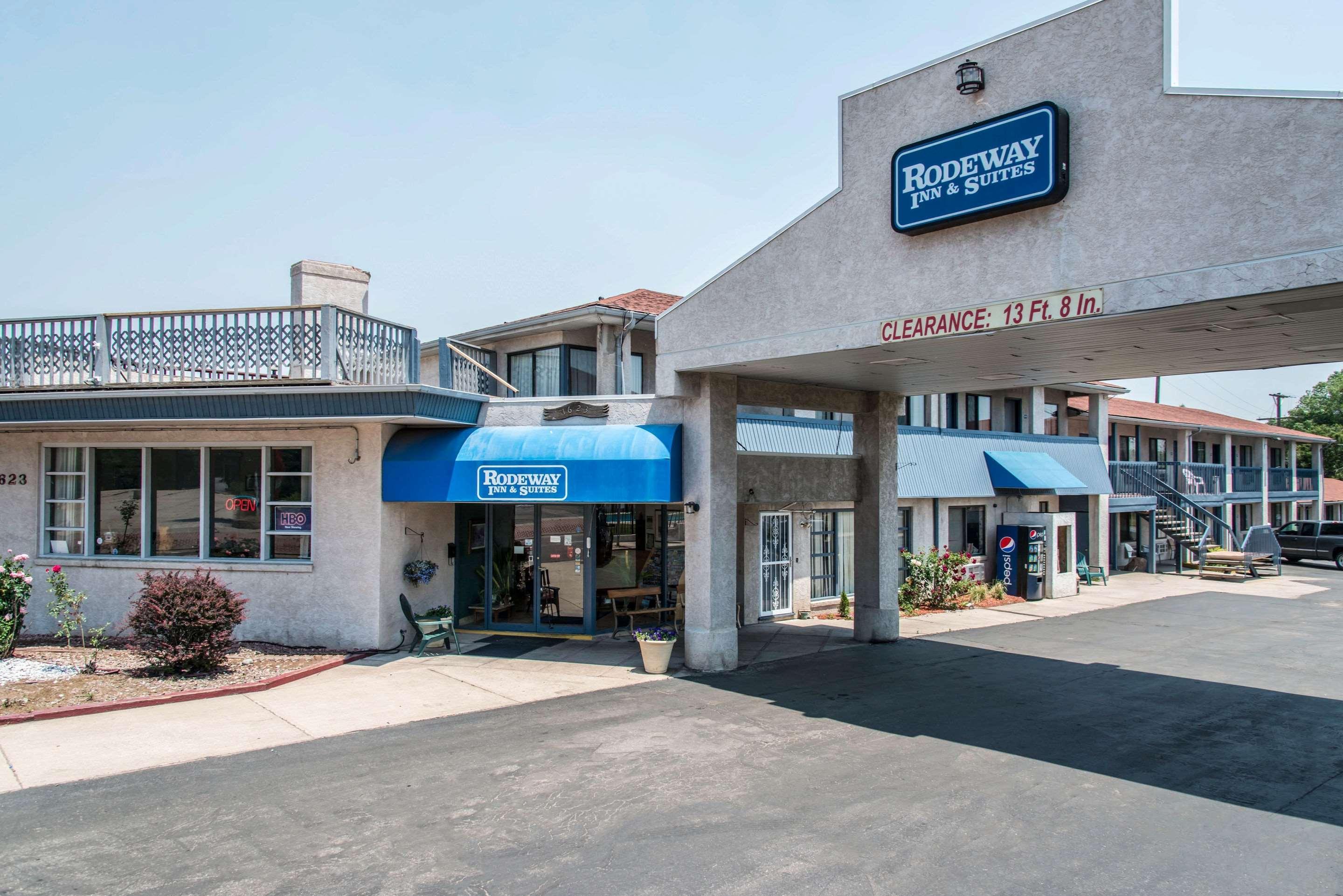 Rodeway Inn & Suites Colorado Springs Exterior foto