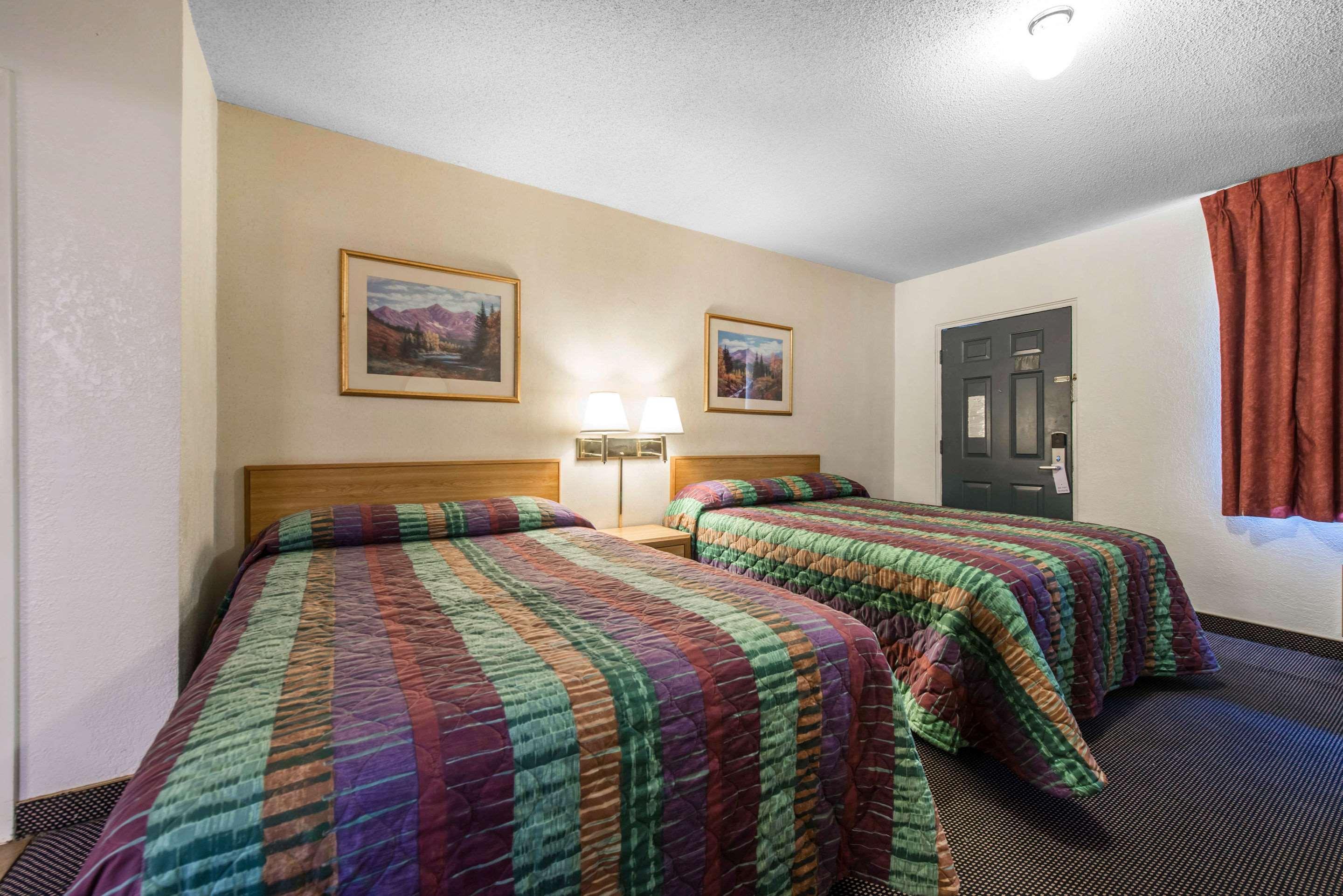 Rodeway Inn & Suites Colorado Springs Exterior foto