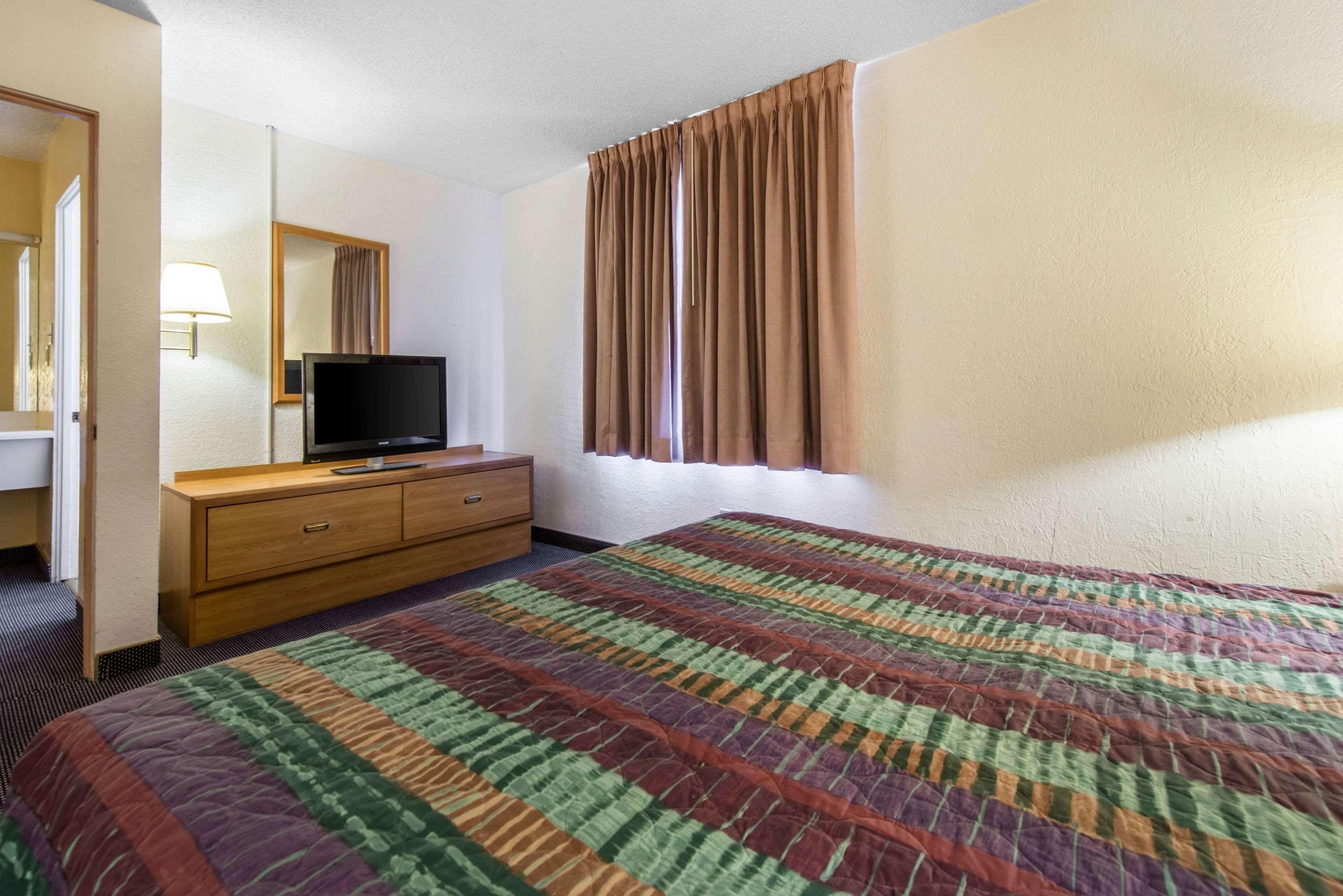 Rodeway Inn & Suites Colorado Springs Exterior foto