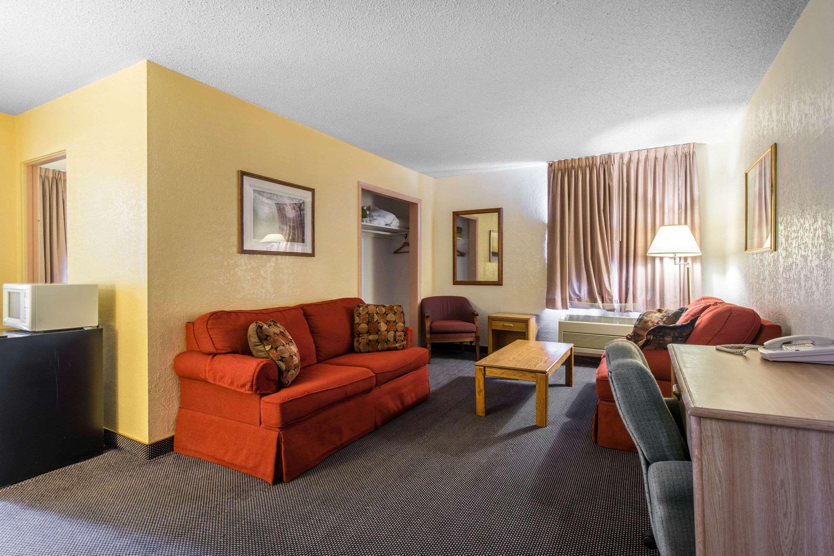 Rodeway Inn & Suites Colorado Springs Exterior foto
